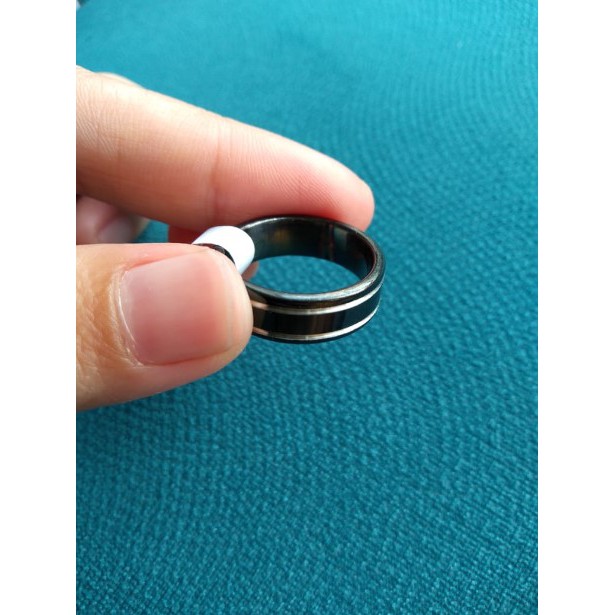 cincin titanium pria cincin hitam tebal lis silver ready stok