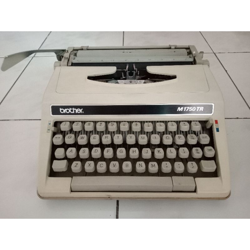 Mesin Tik Manual Brother