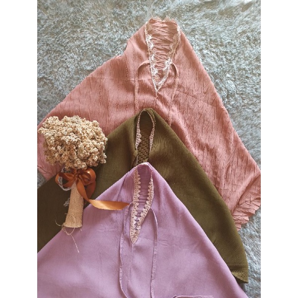 Hijab Plisket Bergo Maryam motif Padi Renda