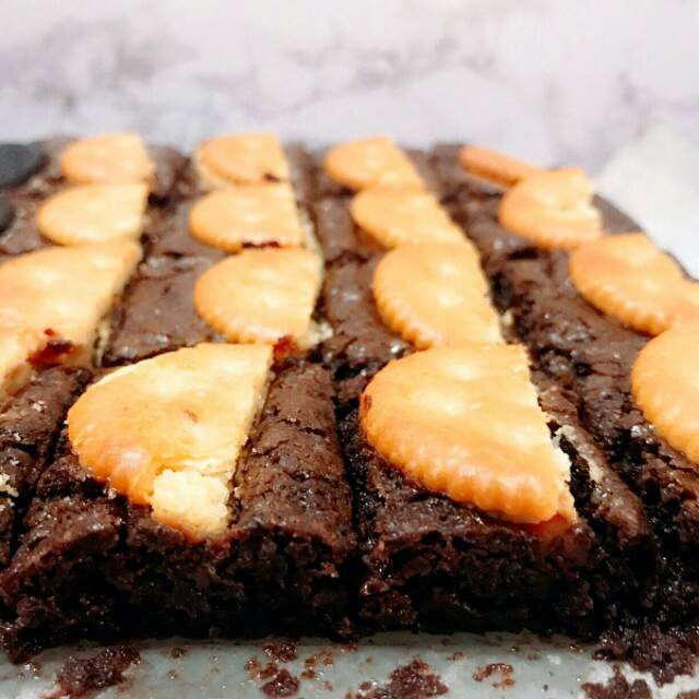 

Brownies FUDGY crackers / Brownies panggang julies peanut butter