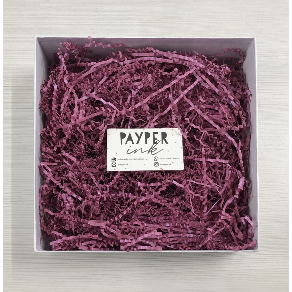 

200 gr shredded paper crinkle cut Dark Fuschia / kertas potong / pink