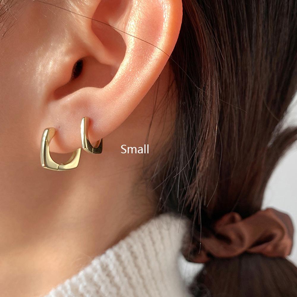 Anting Hoop Agustina Hadiah Fashion Warna Emas Mengkilap Kesederhanaan Geometris Ear Stud