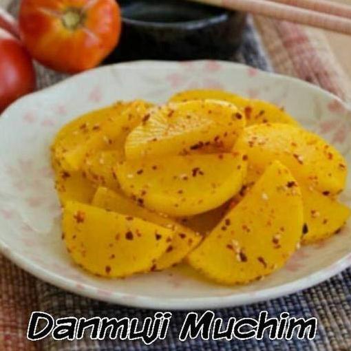 

Danmuji Muchim / acar lobak kuning bumbu pedas 1kg Halal import korea ---Termurah---