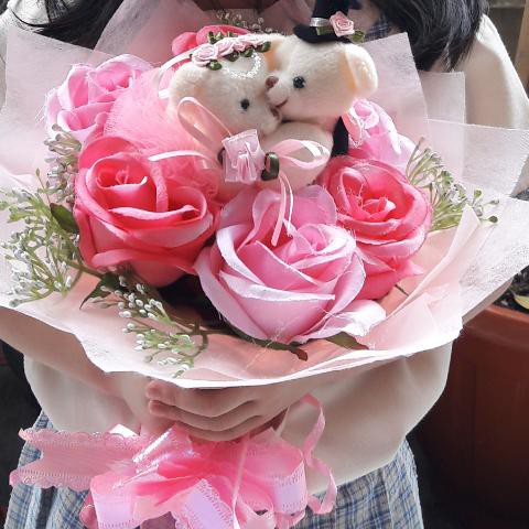 

hand buket bunga valentine harga termurah Bagus