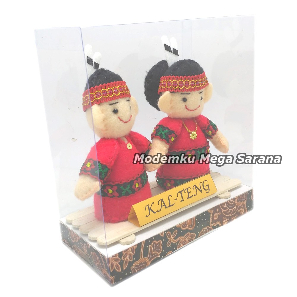 Boneka Pakaian Adat Kalimantan Tengah