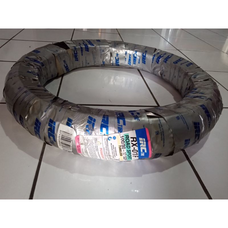 BAN TUBELESS IRC 100/80-17 CBR 150R DEPAN