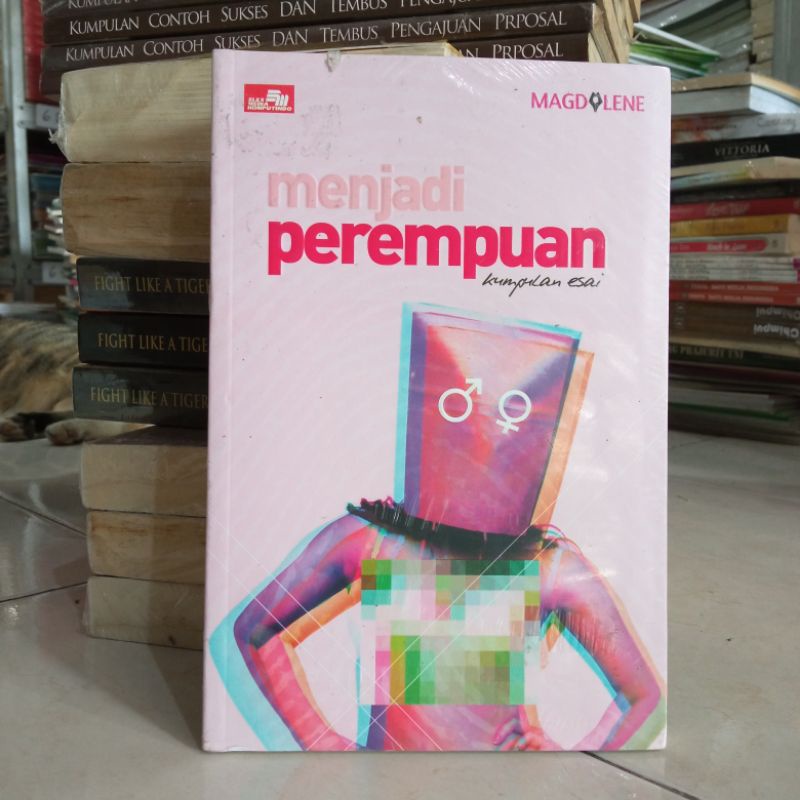 OBRAL BUKU MOTIVASI / PENGEMBANGAN DIRI / INSPIRASI / EVERY MOMENT COUNTS / INSPIRATION FOR WOMAN / PERCAYA DIRI ITU DI PRAKTEK IN / MARKETING ITU DI PRAKTEK IN / ORIGINAL 2c 2e-Menjadi perempuan