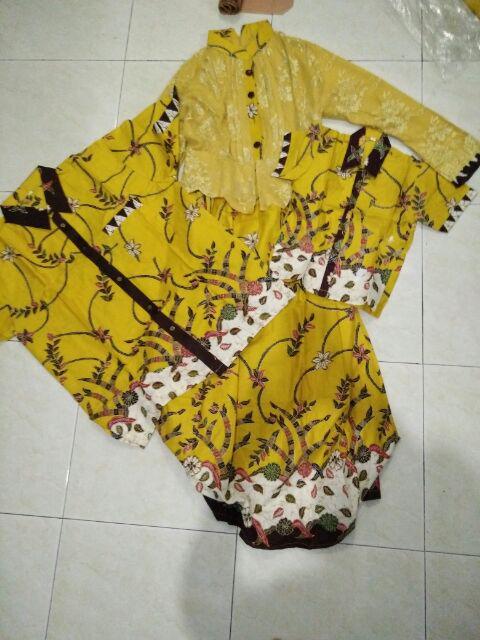 Couple Sarimbit 222 Batik Pasangan Madura Muslim Syarii Seragam Keluarga