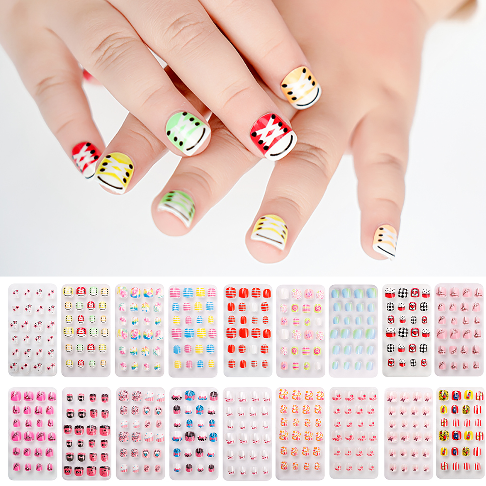 Mxbeauty 24pcs / Set Kuku Palsu Motif Kartun Bunga Untuk Nail Art / Manicure Anak