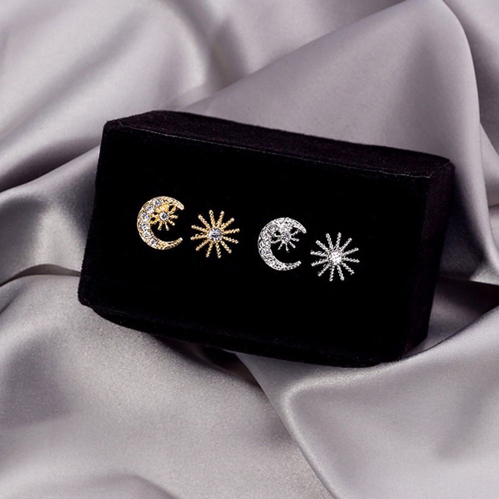 Anting Tusuk Asimetris Desain Bulan Bintang Hias Kristal Warna Gold Silver Gaya Korea Untuk Wanita