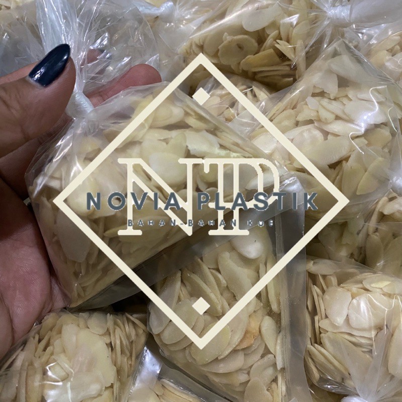 

Kacang Almond Slice 50gr