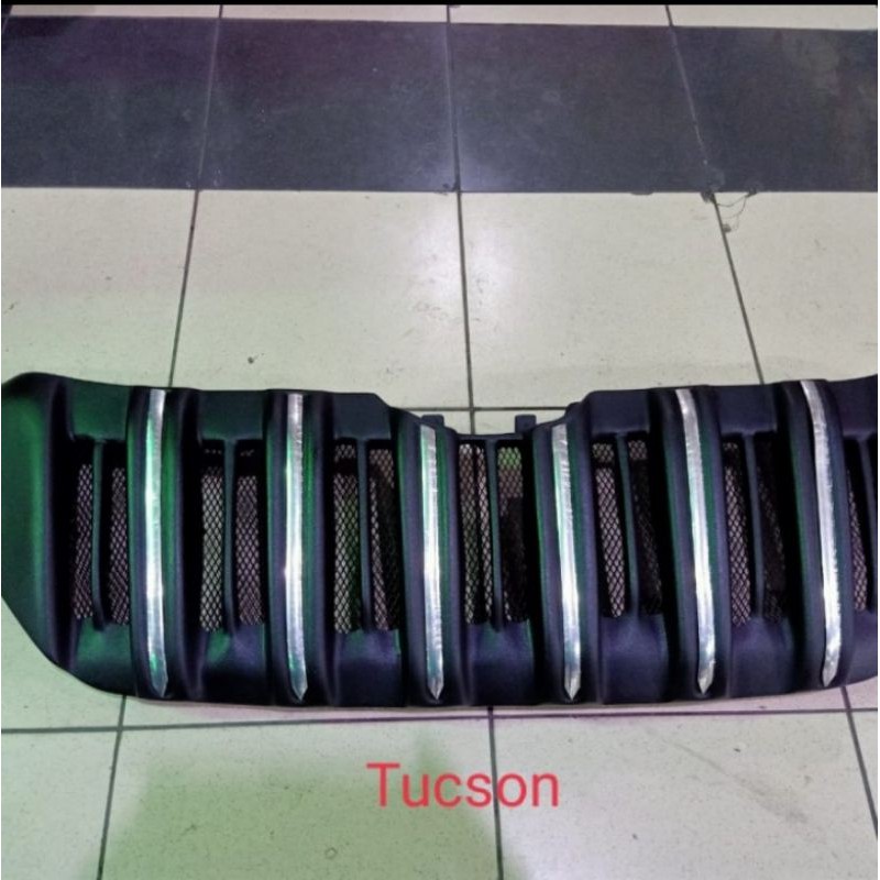 grill hyundai Tucson 2009-2014 model parado