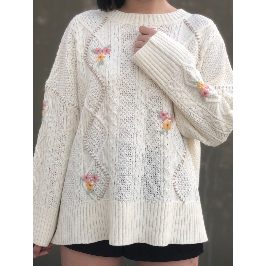 Knitme Cia Embroidery Sweater