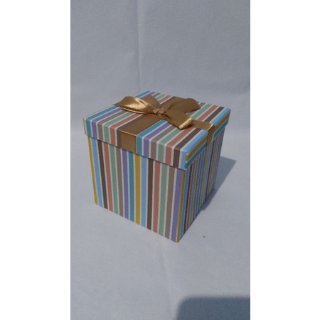 

Gift Box / Kotak Kado No.17 ukuran 13 x 13 x 13 cm