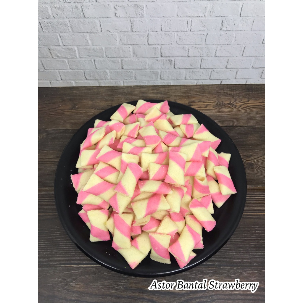 

200 GRAM ASTOR BANTAL STROBERI | ASTOR PILLOW WAFER ROLL SNACKY MEDAN