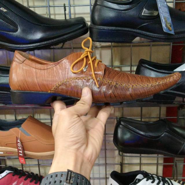 Sepatu kulit play boy