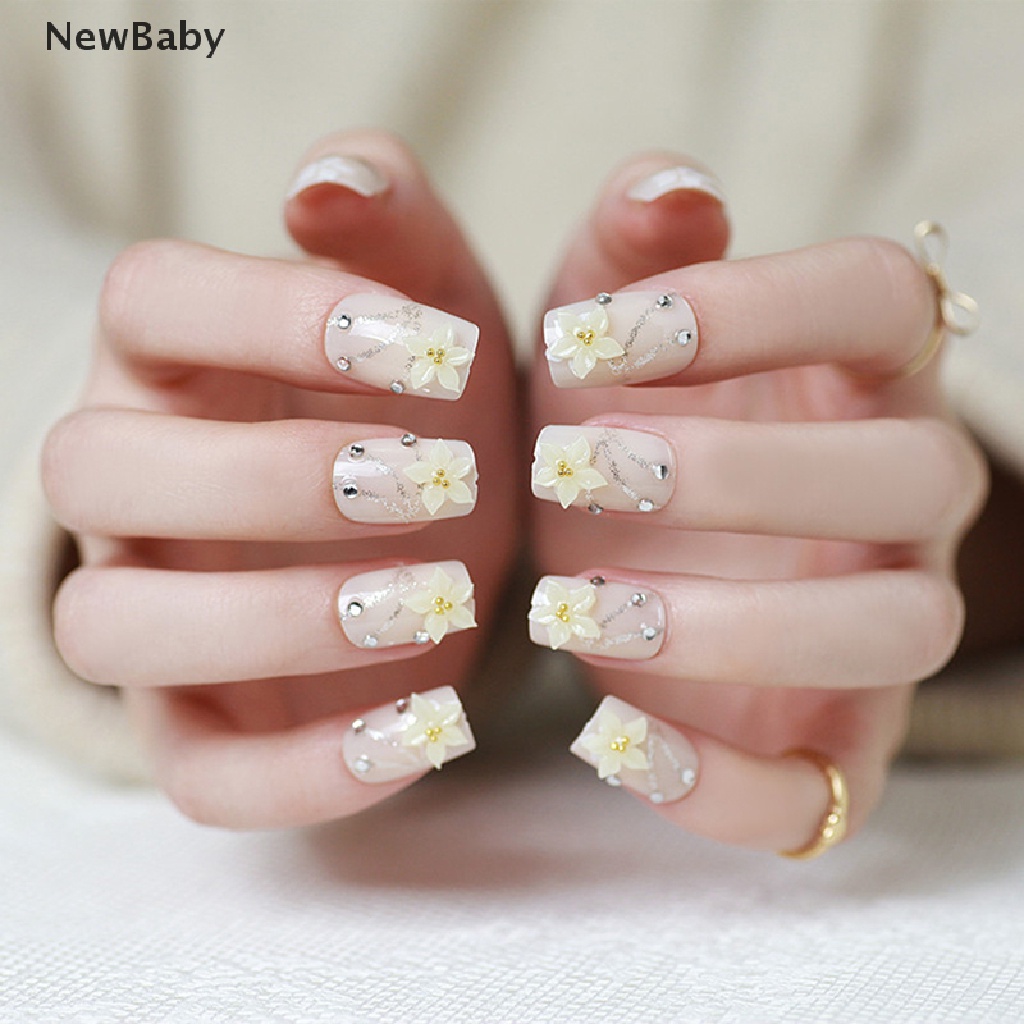 24pcs / Set Kuku Palsu 3D Motif Bunga Plum Blossom Untuk Pengantin Wanita