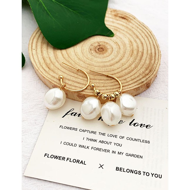 LRC Anting Tusuk Fashion Gold Alloy Pearl Asymmetric Earrings F58092