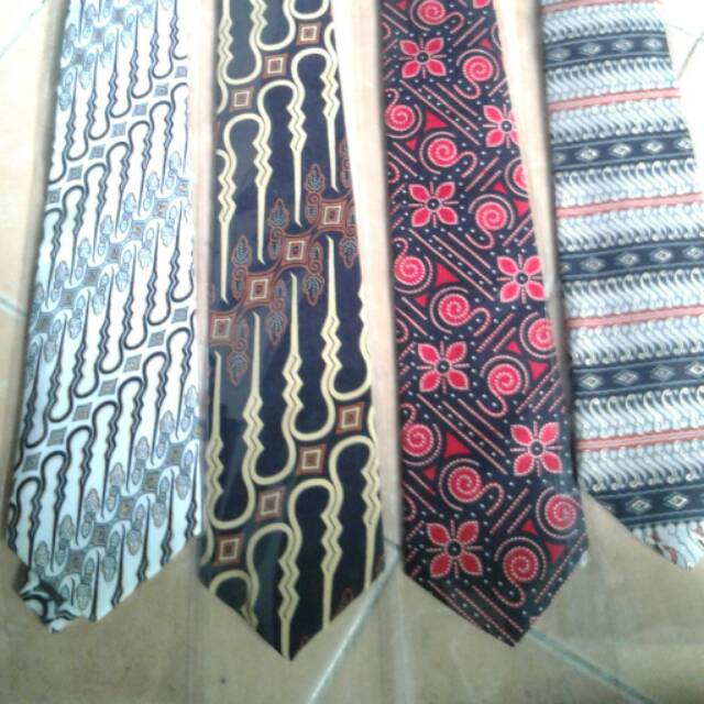 Dasi batik solo