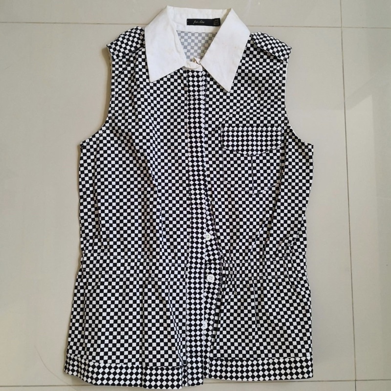 PRELOVED KEMEJA KUTUNGAN MOTIF KOTAK2 HITAM PUTIH KAIN TEBAL