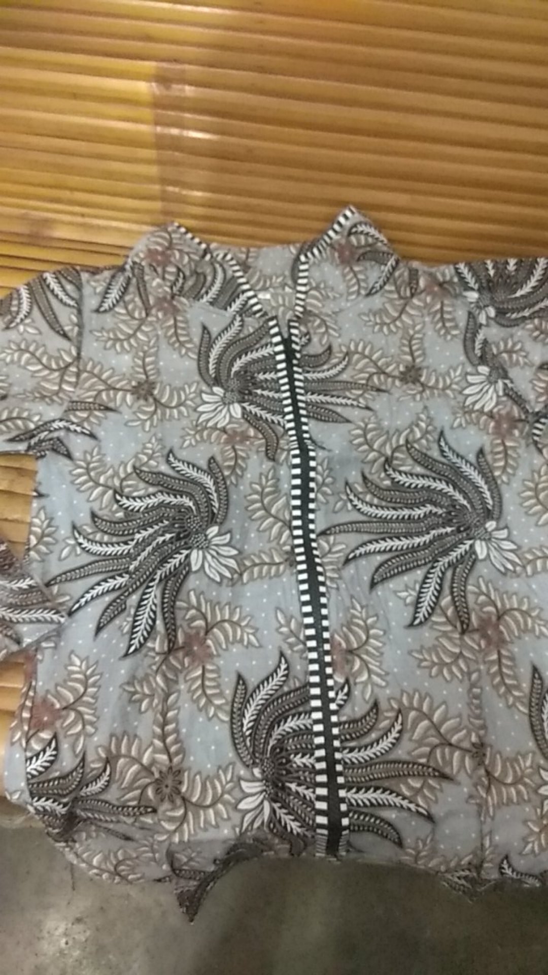 Atasan Batik Couple Abu Pria Wanita Terbaru