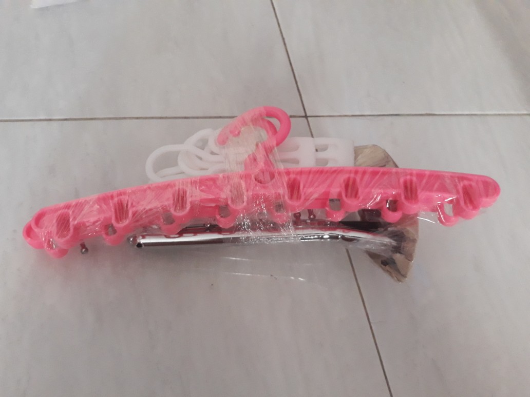 Hanger Baju Lubang 8