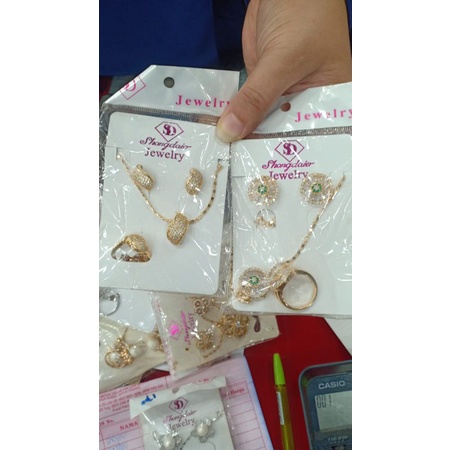 Set  mewah,cantik, 1set dapat kalung, gelang, cincin