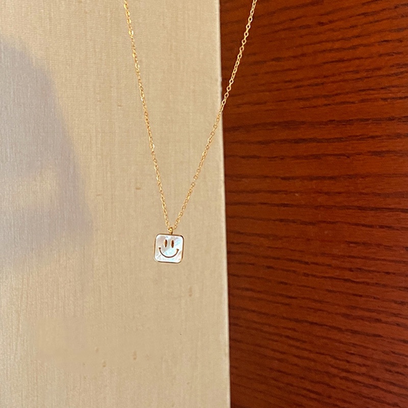 2022 Kalung Rantai Liontin Persegi Motif Smiley Warna Permen Untuk Wanita