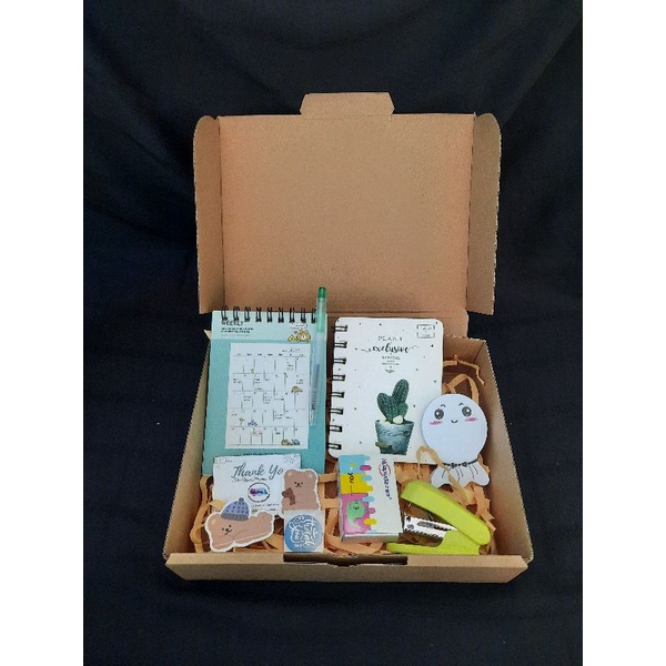 

GIFTBOX STATIONERY / HAMPERS ALAT TULIS / PAKET ALAT TULIS / KADO