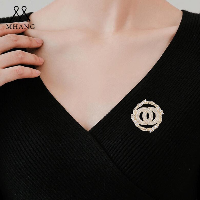 Bros Bentuk Lingkaran Aksen Berlian Bahan Zirkon Warna Emas Gaya Korea