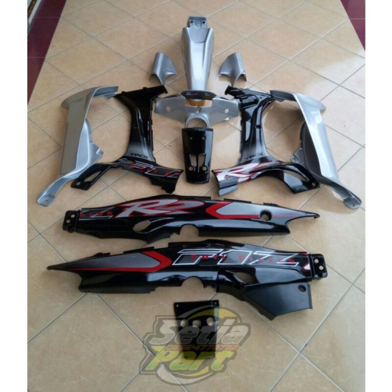 Full Bodi Dan Striping Yamaha Fiz R Warna Silver Hitam