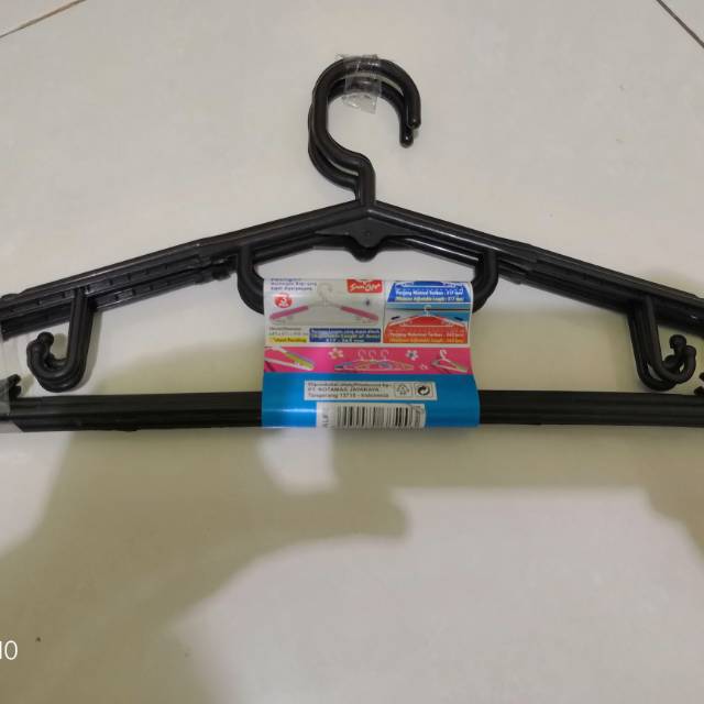 Hanger baju hitam gantungan baju isi 6 piece murah