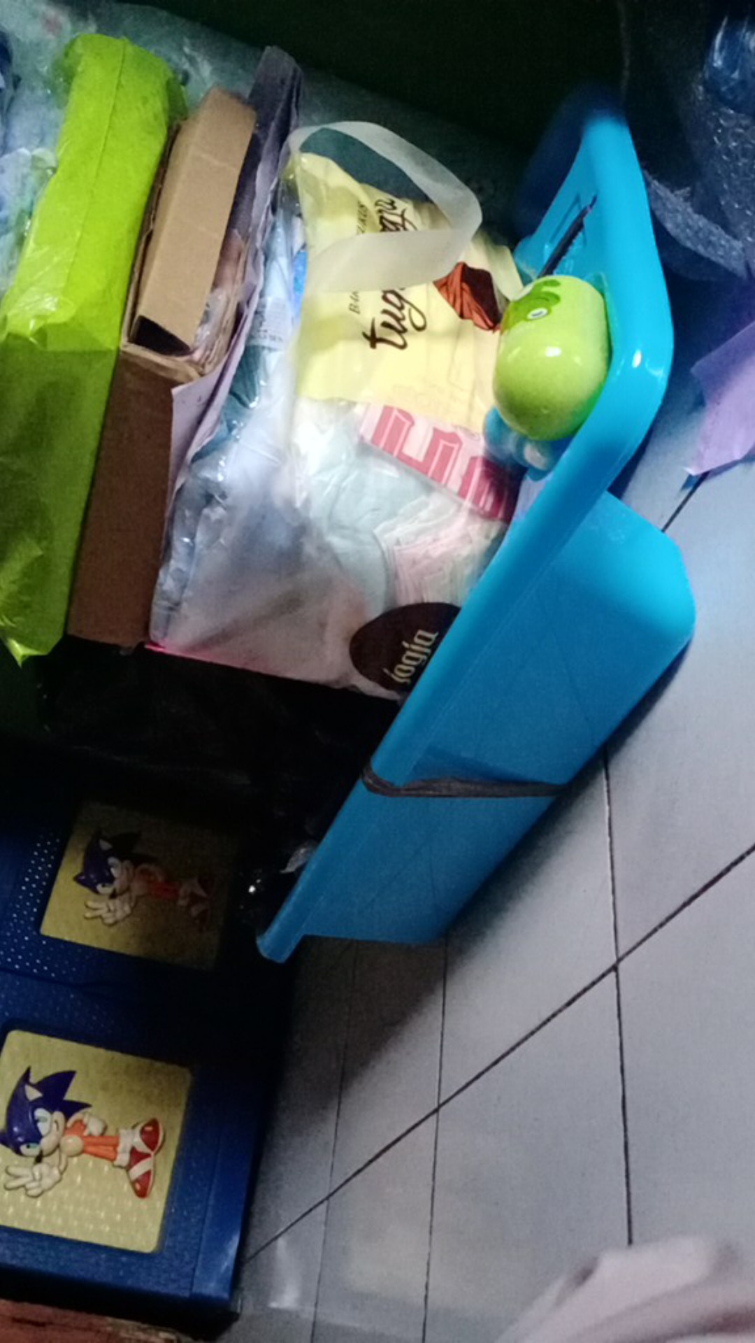 Sprei Kintakun Dluxe 180x200 B4 - Agnesia Brenda Braxley Caroline Danielle Ezlyn Graciela Zirafa