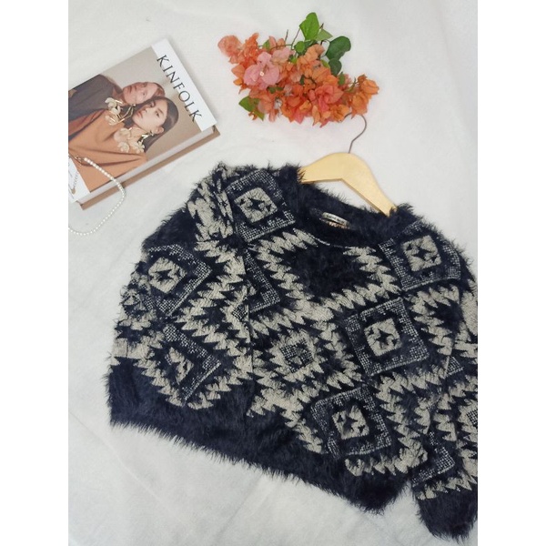 Black Pattern Crop Fuzzy Sweater