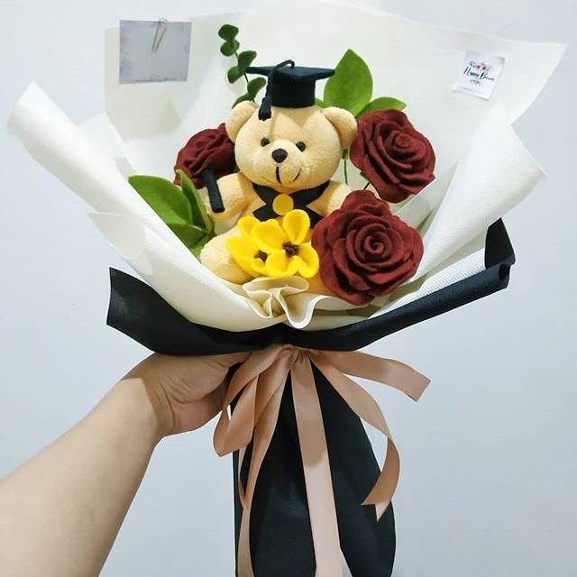 graduation flowers with bear