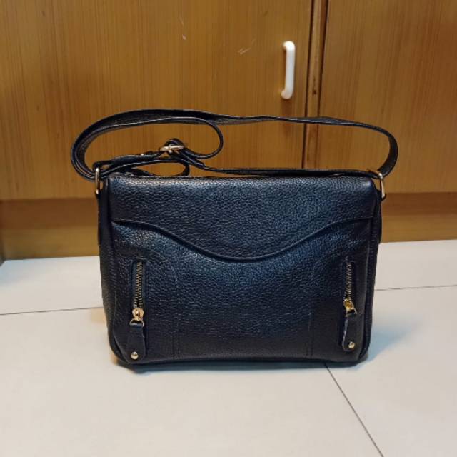 TAS SELEMPANG WANITA KULIT SAPI ASLI LEVIS HITAM