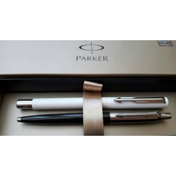 

Paker Parker Black White:1pcs Jotter Black BP+1pcs Vector Std.White RB