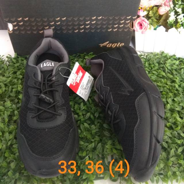 Sepatu sekolah Eagle