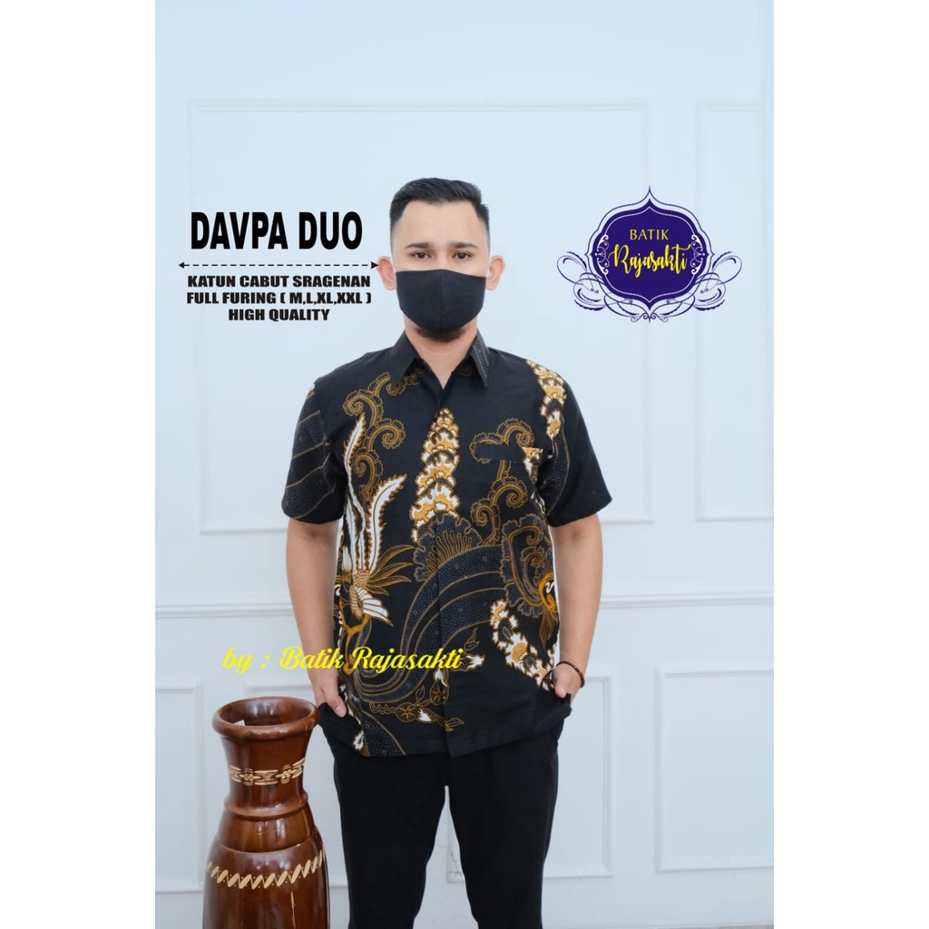 DAVPA DUO RAJASAKTI BATIKSOLOAMANAH KEMEJA BAJU BATIK PRIA SOLO LENGAN PENDEK LAPIS FURING ATASAN BATIK PREMIUM MODERN KATUN HALUS JAYANEGARA 2 ALBIRRU PUNDAK QUSYAIRI ALTAMIS BIRU DUO BRAHMA BIRU BAHRAN DHIAULHAQ DAMAR LANGIT MADUKARA JIWATRENTEM MACAM