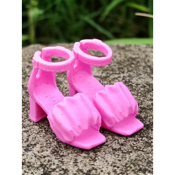 sepatu boneka barbie curve