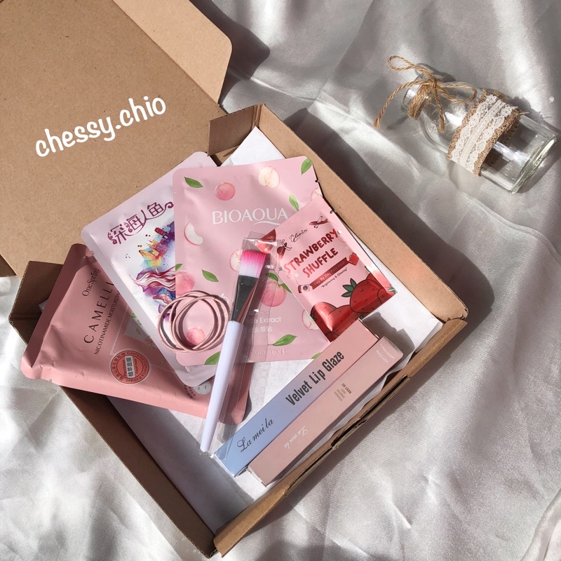 

GIFT BOX HAMPERS/GIFT WISUDA/GIFT VALENTINE FOR MAN OR GIRL FREE GIFT CUSTOM