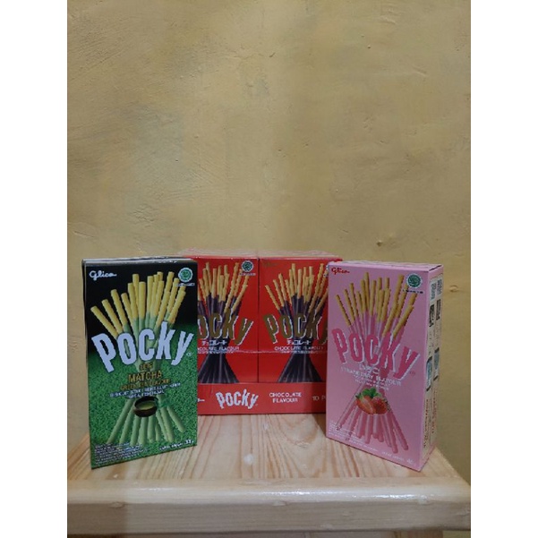 

POCKY GLICO STICK SNACK CHOCOLATE 47g, STRAWBERRY 45g, GREENTEA FLAVOUR 33g