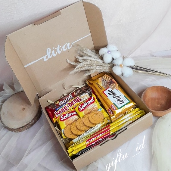 

Snack box | Free gift card | Gift box snack | Hampers box | Hampers ulang tahun