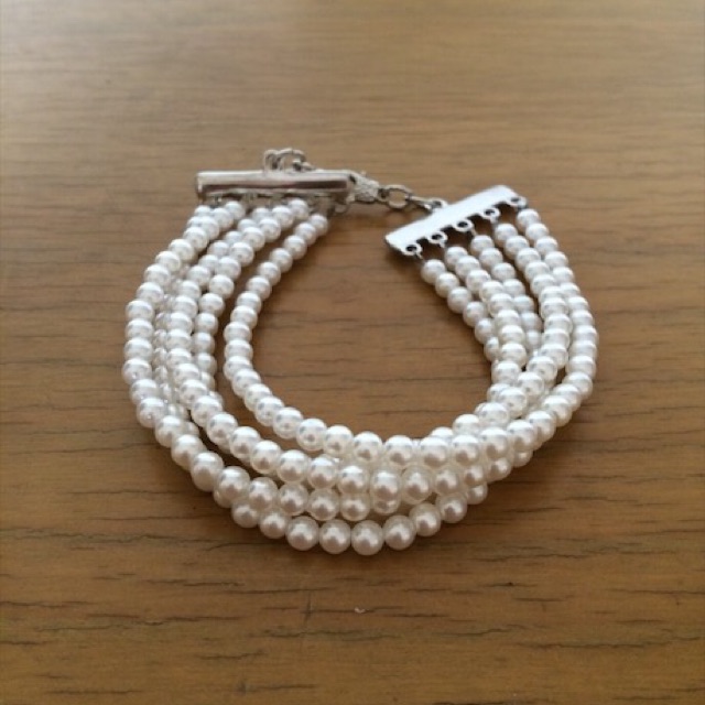 Gelang mutiara putih