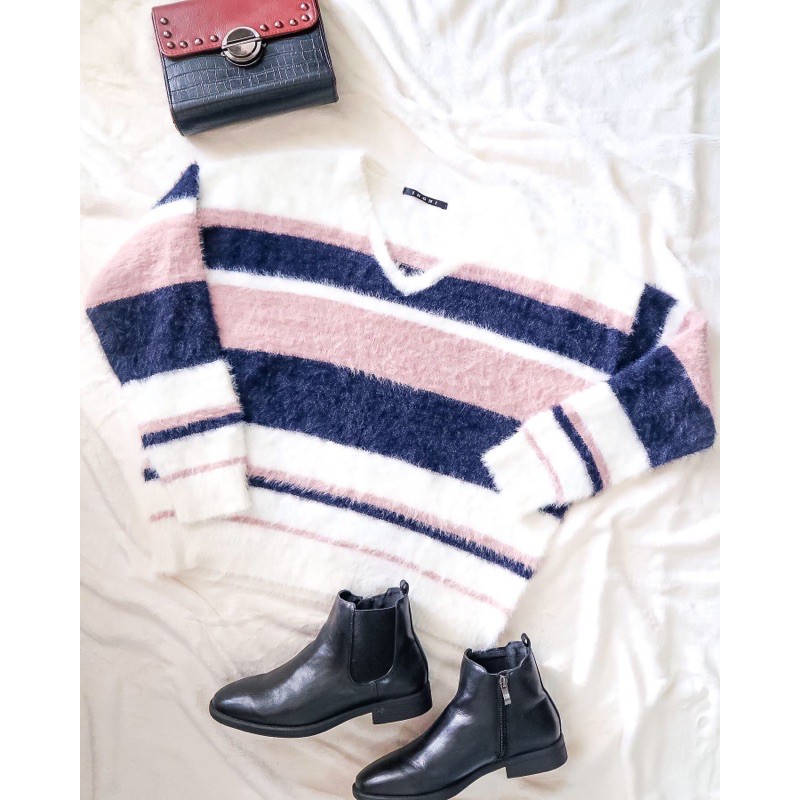 INGNI Baju Bulu Fuzzy Salur Crop (BOOKED KAK UTAMI)