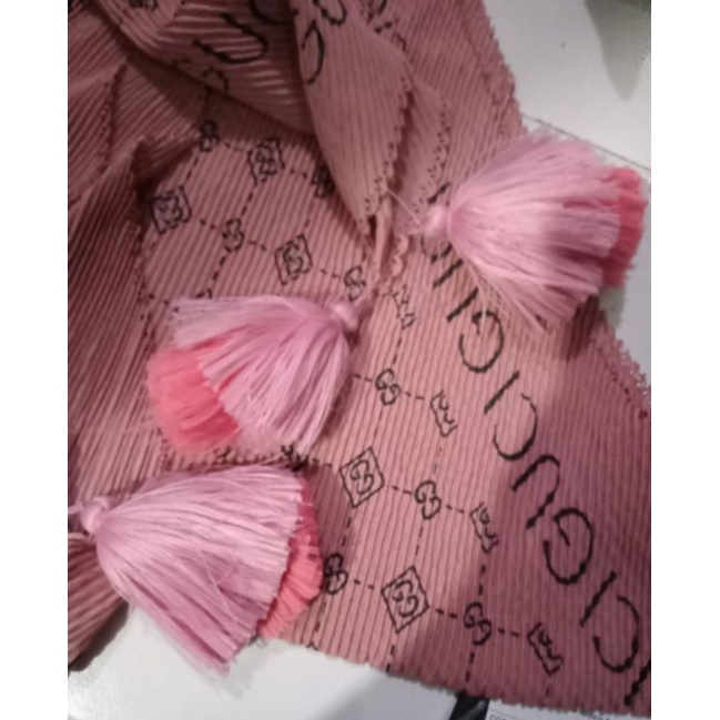 KERUDUNG SEGI EMPAT PLISKET POMPOM JUMBO PREMIUM