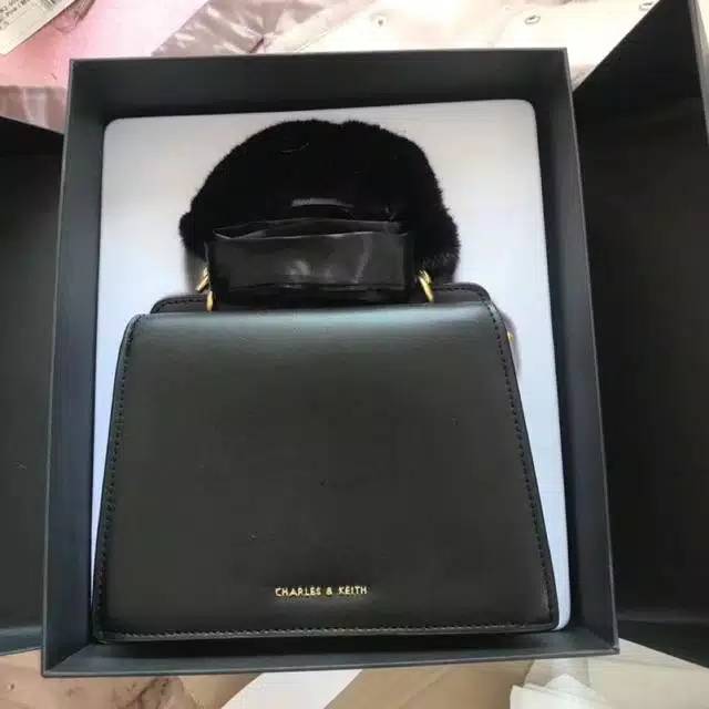 Tas Wanita Charles Keith Gift Box Black
