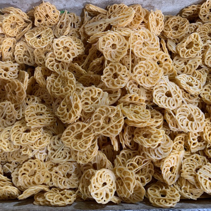 

Kerupuk Mawar Kuning/ Kerupuk scl - 500 gram