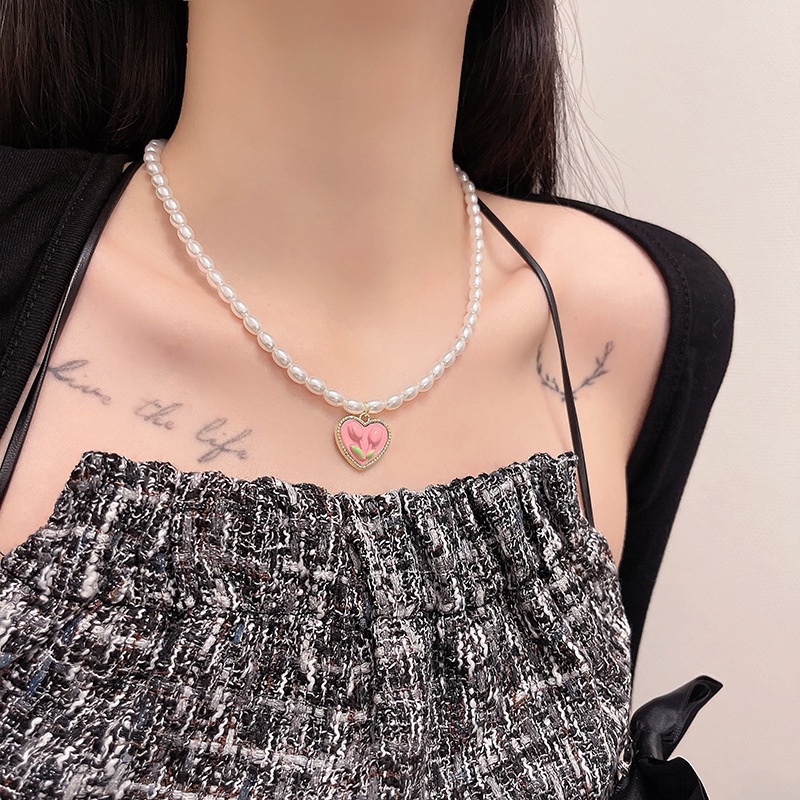 Kalung Rantai Klavikula Desain Hati Tulip Warna Pink Aksen Mutiara Untuk Wanita