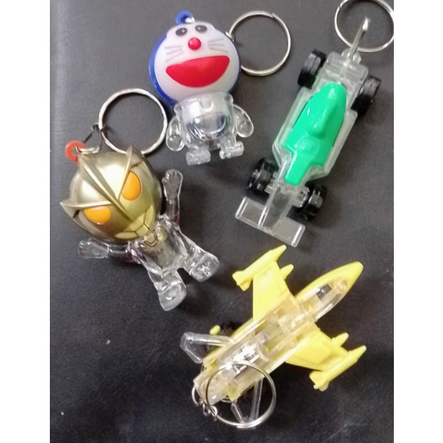 Gantungan kunci karakter LED